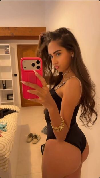 Full leaked Messrine private onlyfans photo