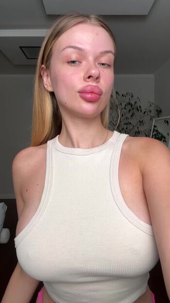 Full leaked Mia hart private onlyfans photo