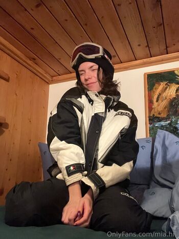 Full leaked Mia hill private onlyfans photo