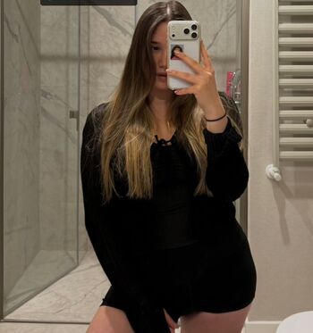 Full leaked Miafitz private onlyfans photo