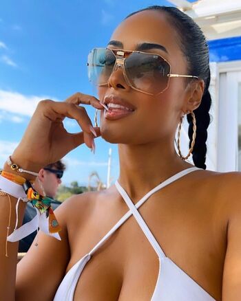 Full leaked Micaela reis page private onlyfans photo