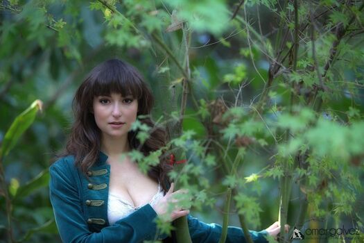 Milana Vayntrub