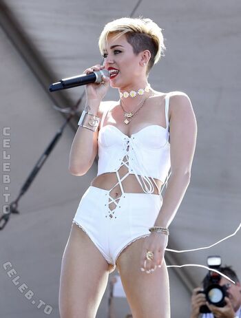 Full leaked Miley cyrus page private onlyfans photo