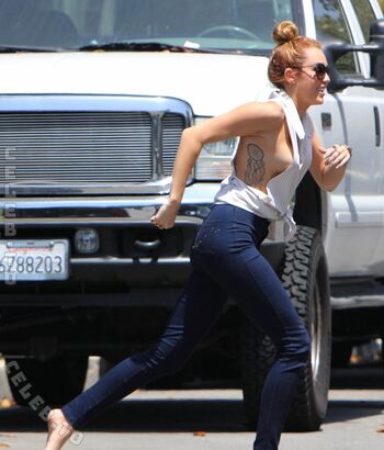 Full leaked Miley cyrus page private onlyfans photo