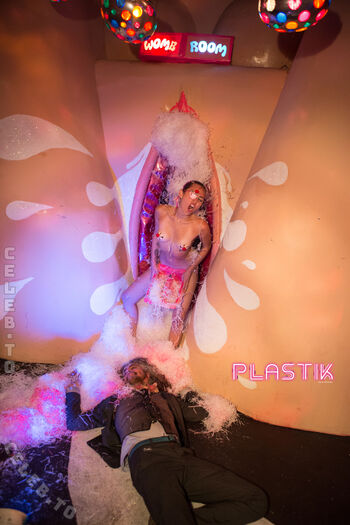 Full leaked Miley cyrus page private onlyfans photo