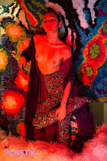 Full leaked Miley cyrus page private onlyfans photo