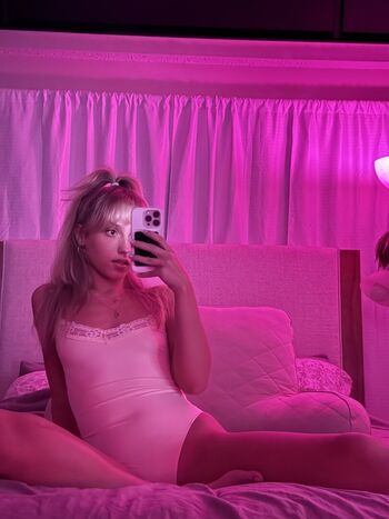 Full leaked Mileyskies private onlyfans photo