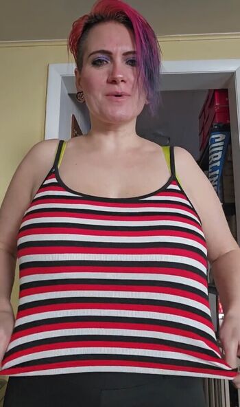 Full leaked Milf adjacent private onlyfans photo