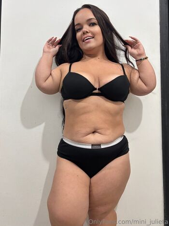 Full leaked Mini julieta private onlyfans photo