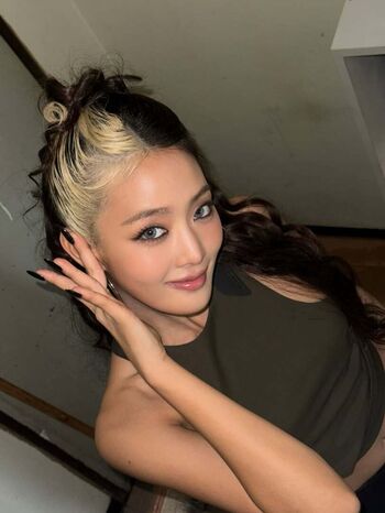 Minnie (Nicha Yontararak - I-dle