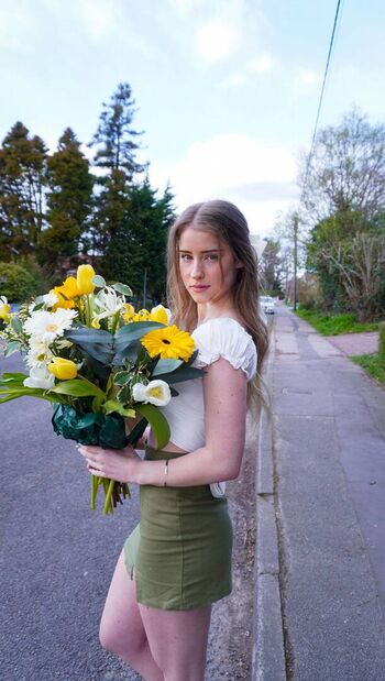 Full leaked Mira  page private onlyfans photo