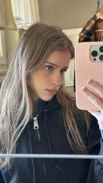 Full leaked Mira  page private onlyfans photo