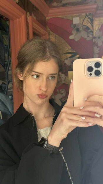 Full leaked Mira  page private onlyfans photo