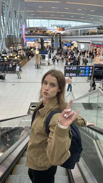 Full leaked Mira  page private onlyfans photo