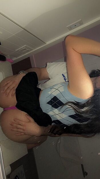 Full leaked Mirzaxox private onlyfans photo