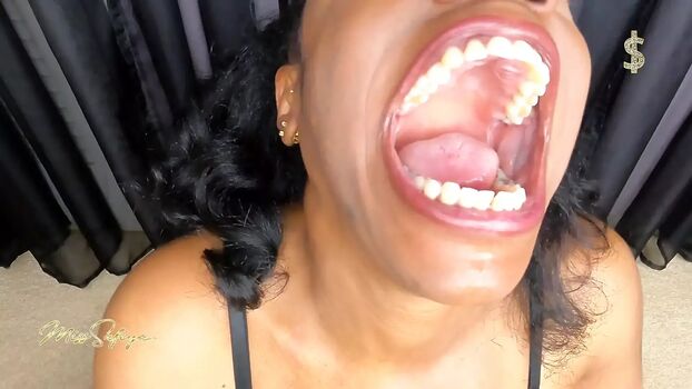 Full leaked Miss safiya private onlyfans photo