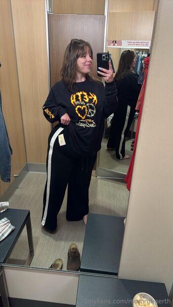 Full leaked Mommagerth private onlyfans photo