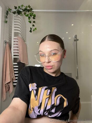 Full leaked Moon less page private onlyfans photo