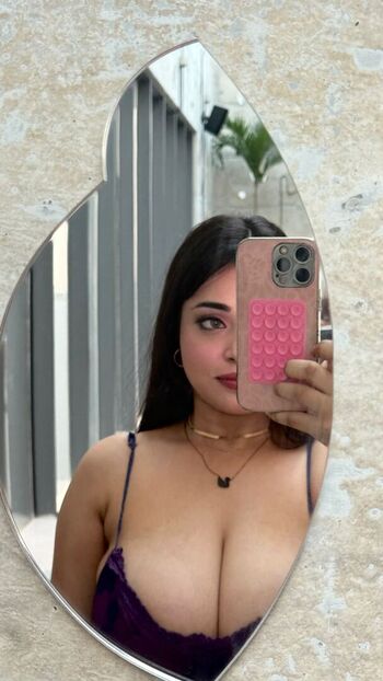 Full leaked Mumtahinaaa private onlyfans photo