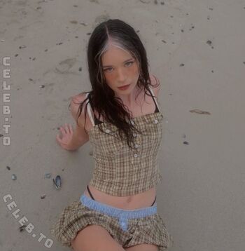 Full leaked Nadinebreaty private onlyfans photo