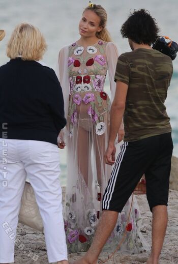 Full leaked Natasha poly page private onlyfans photo