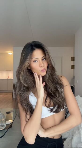 Full leaked Nathalie lok page private onlyfans photo