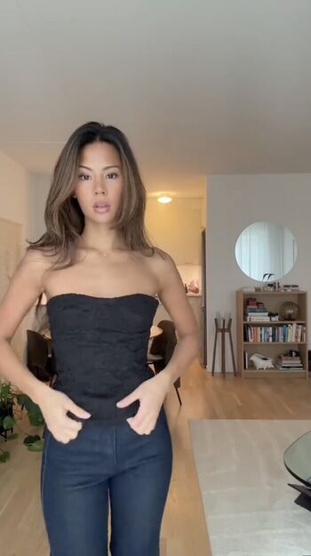 Full leaked Nathalie lok page private onlyfans photo