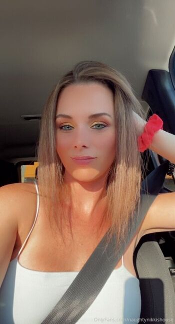 Full leaked Naughtynikkishouse private onlyfans photo