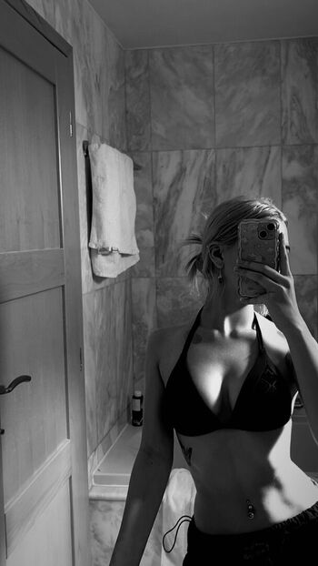 Full leaked Neea kuosmanen private onlyfans photo