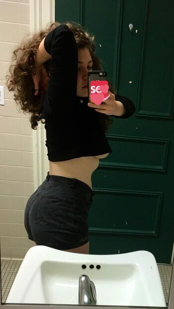 Full leaked Nirvanicataxia private onlyfans photo