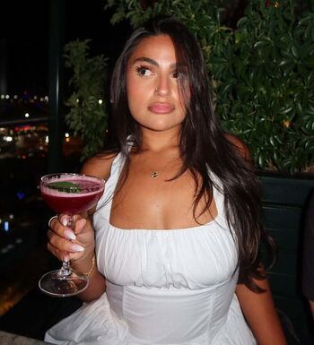 Full leaked Nnatalieaguilarr private onlyfans photo