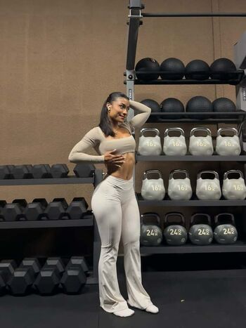 Full leaked Okyyoliviaa private onlyfans photo