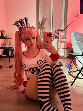 Full leaked One piece page private onlyfans photo