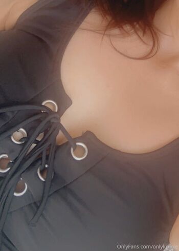 Full leaked Onlyluxxxe private onlyfans photo
