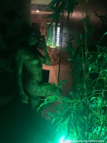 Full leaked Oxeya private onlyfans photo