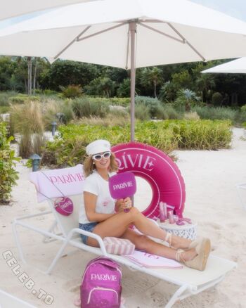 Full leaked Paris hilton page private onlyfans photo