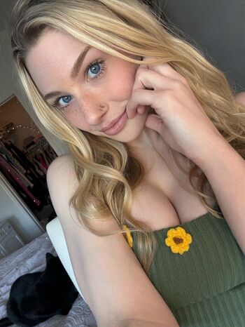 Full leaked Peachfyi private onlyfans photo