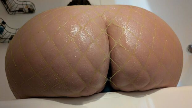 Full leaked Peachpicnic private onlyfans photo