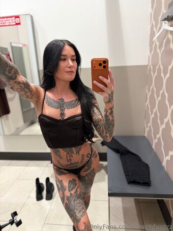 Full leaked Peechfuzzzz page private onlyfans photo