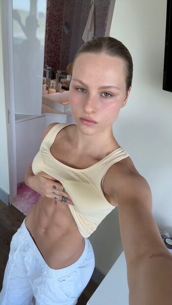 Full leaked Peraroeleonora private onlyfans photo