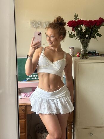 Full leaked Pheobeisginger page private onlyfans photo