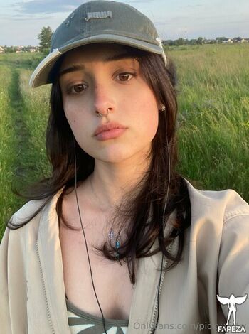 Full leaked Pickyvicky private onlyfans photo