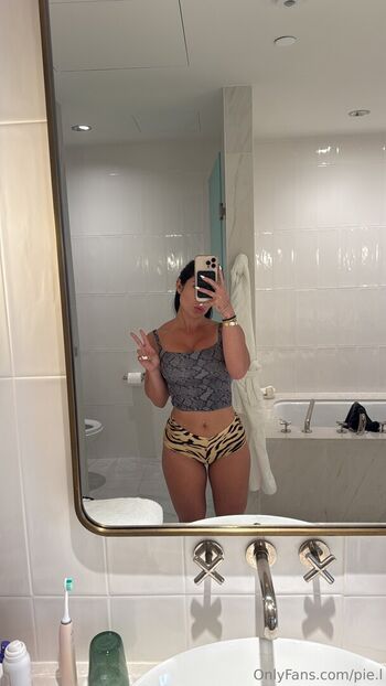 Full leaked Pietra luccas  page private onlyfans photo