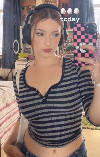 Full leaked Pizzaalice private onlyfans photo