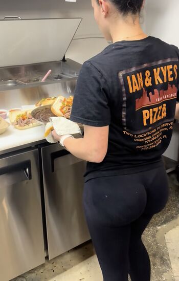 Full leaked Pizzeria baddies private onlyfans photo