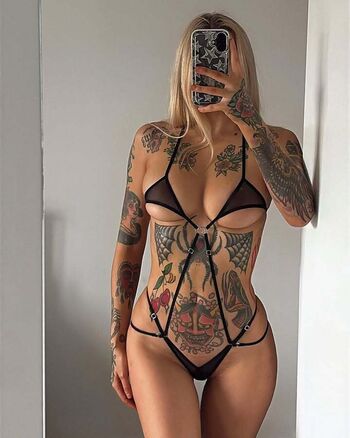 Full leaked Poppypennick private onlyfans photo