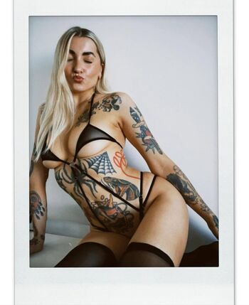 Full leaked Poppypennick private onlyfans photo