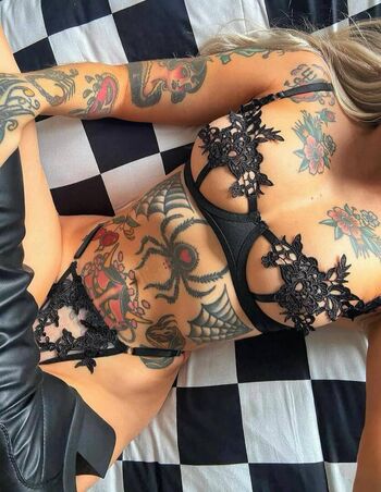 Full leaked Poppypennick private onlyfans photo