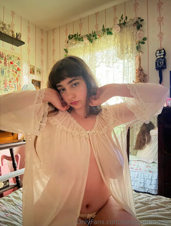 Full leaked Porcelainmilkbottle private onlyfans photo