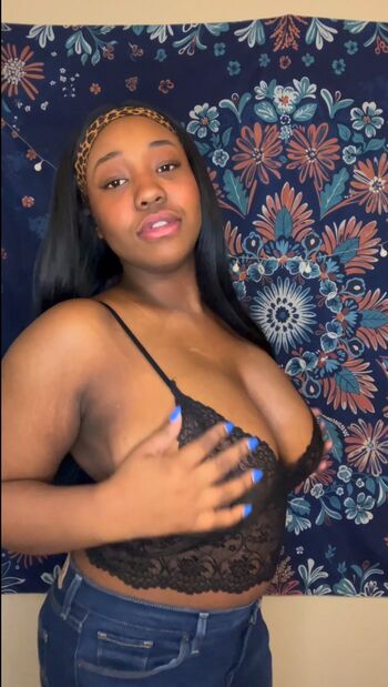 Full leaked Queen hearts girls private onlyfans photo